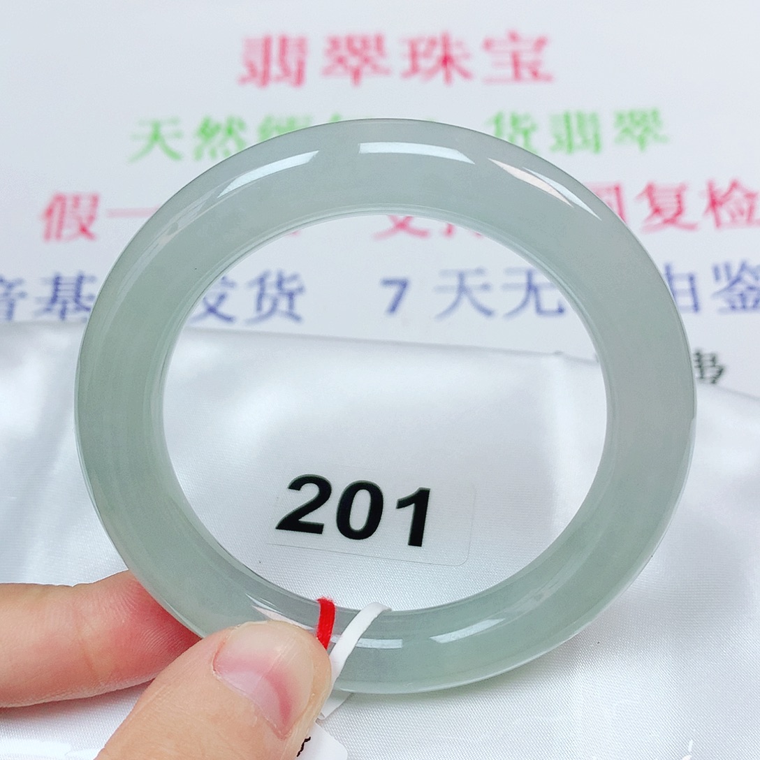 翡翠手镯未镶嵌51圈淡绿圆条翡翠手镯