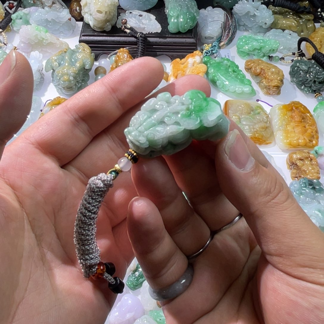 翡翠颈饰未镶嵌天然