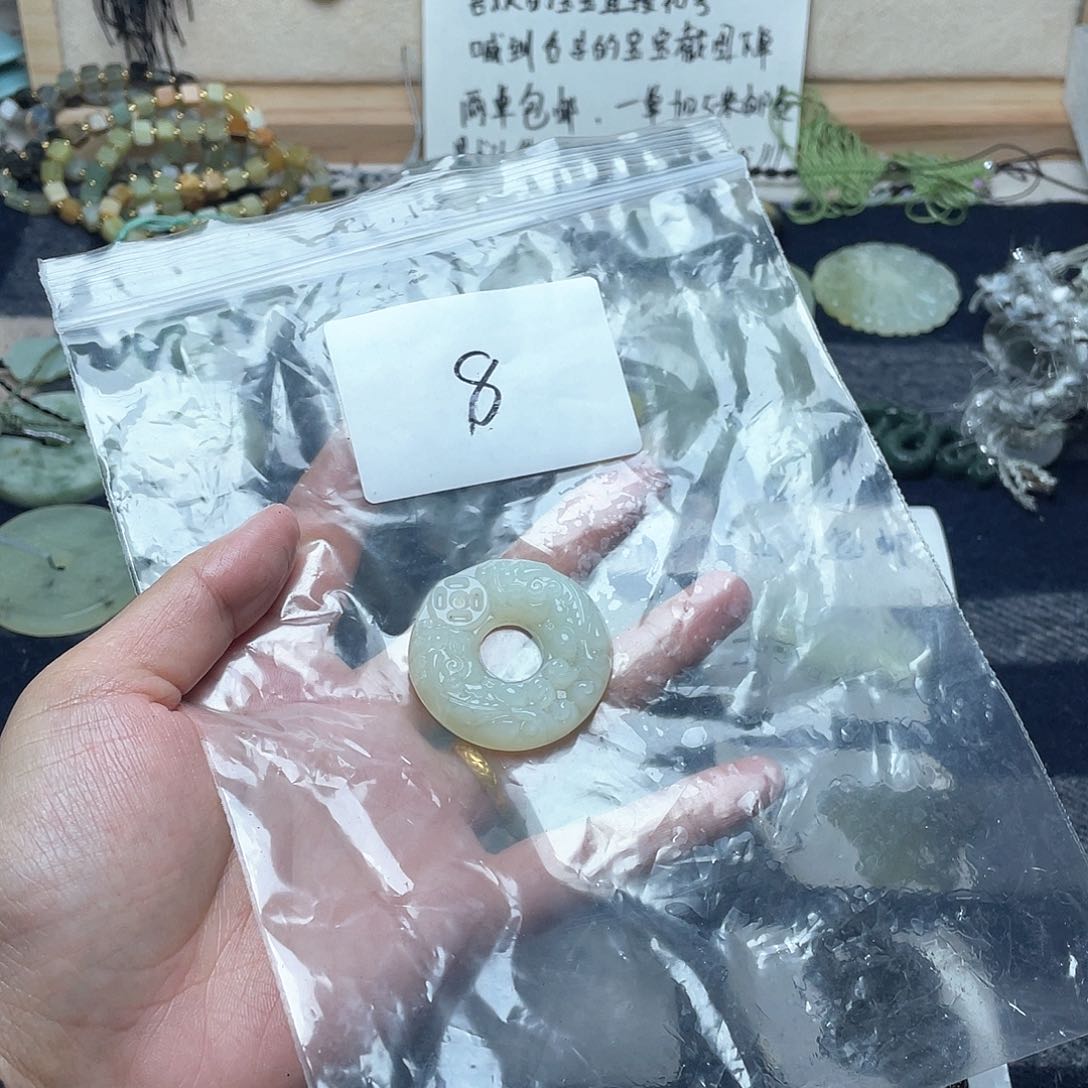 蛇纹石玉颈饰未镶嵌?*沫