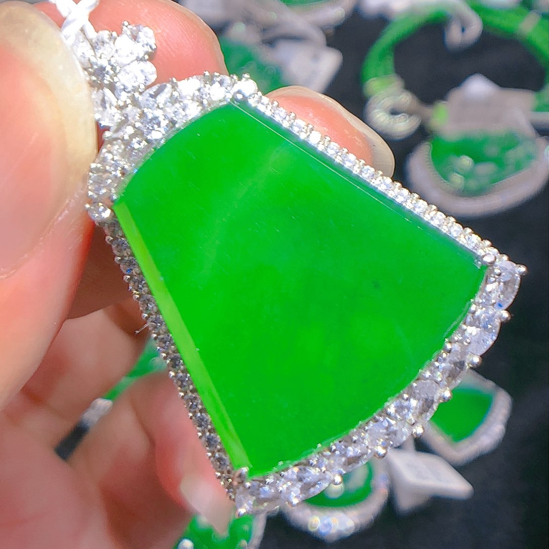 翡翠颈饰银S925镶嵌吊坠