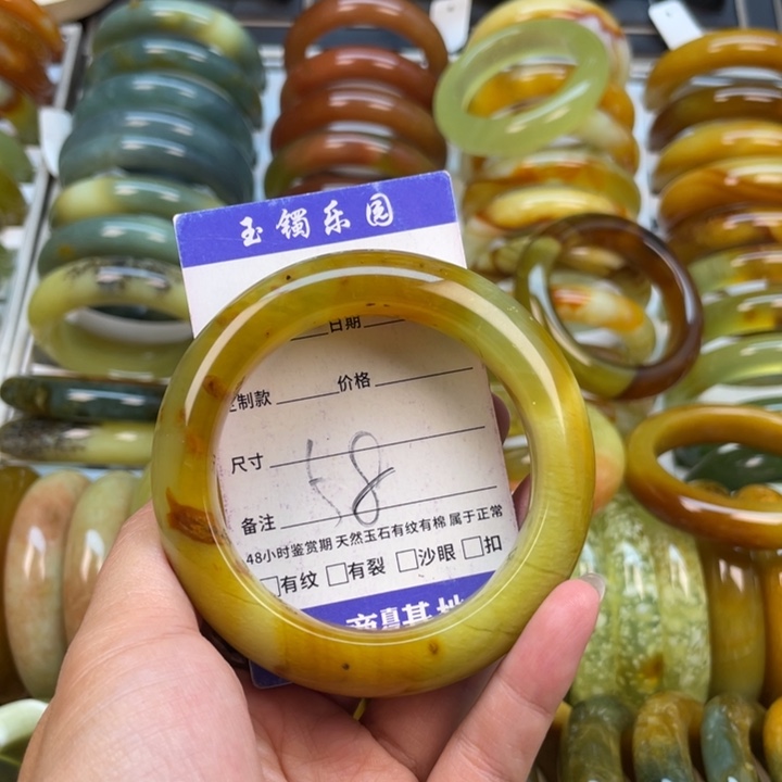 蛇纹石玉手镯未镶嵌