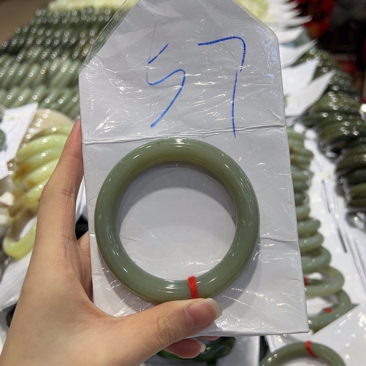 和田玉（糖玉）手镯未镶嵌我****子