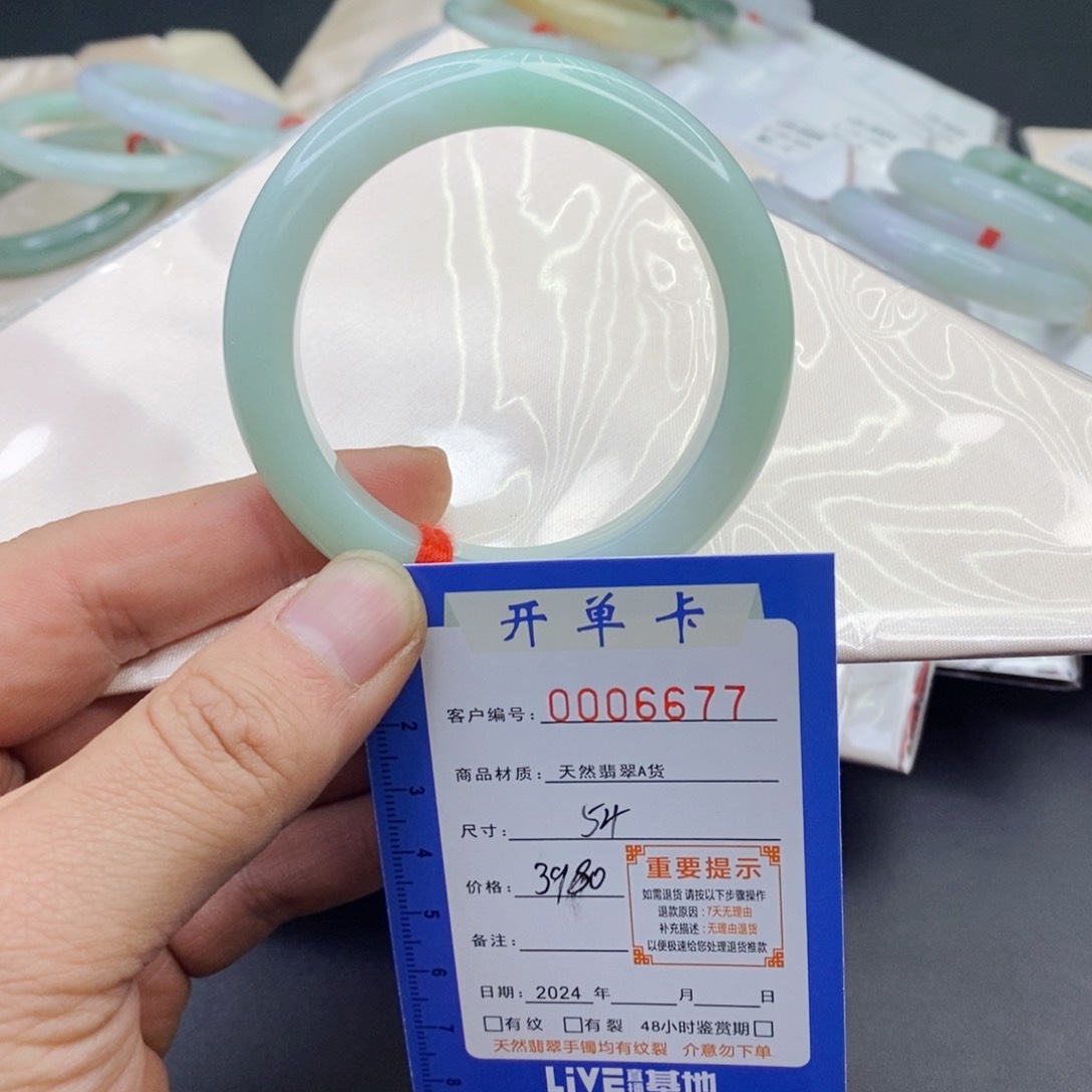 翡翠手镯未镶嵌看****？