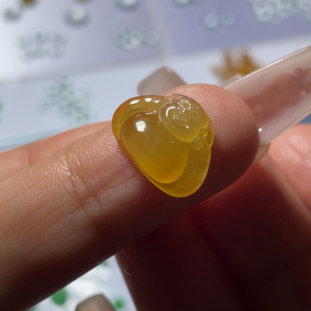 翡翠未镶嵌颈饰佛公