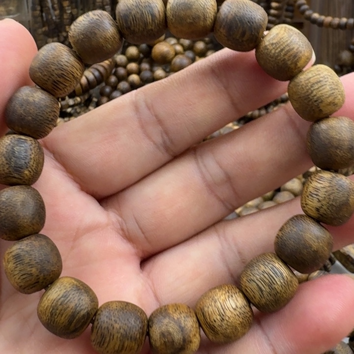 沉香手串乌身手串9克