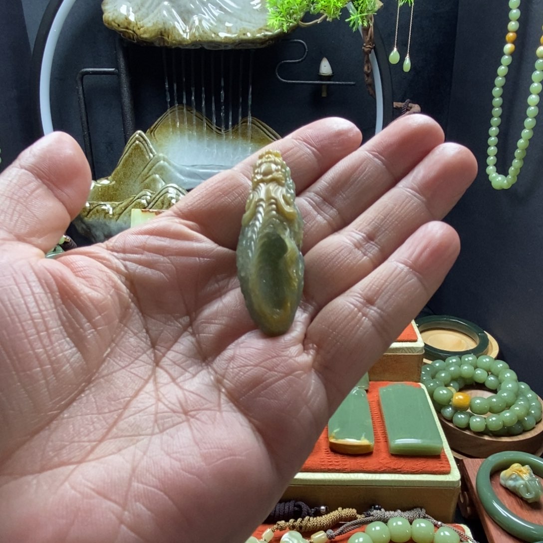 岫岩河磨玉（透闪石质玉）吊坠未镶嵌