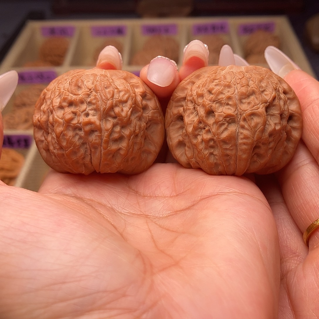 文玩核桃吊坠血麒麟41