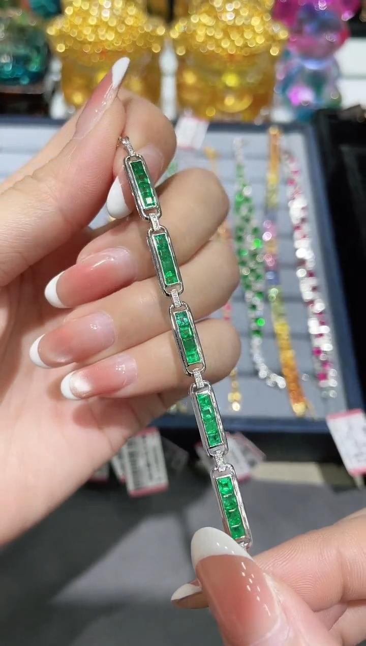 18K金镶嵌天然祖母绿手链无边镶嵌款