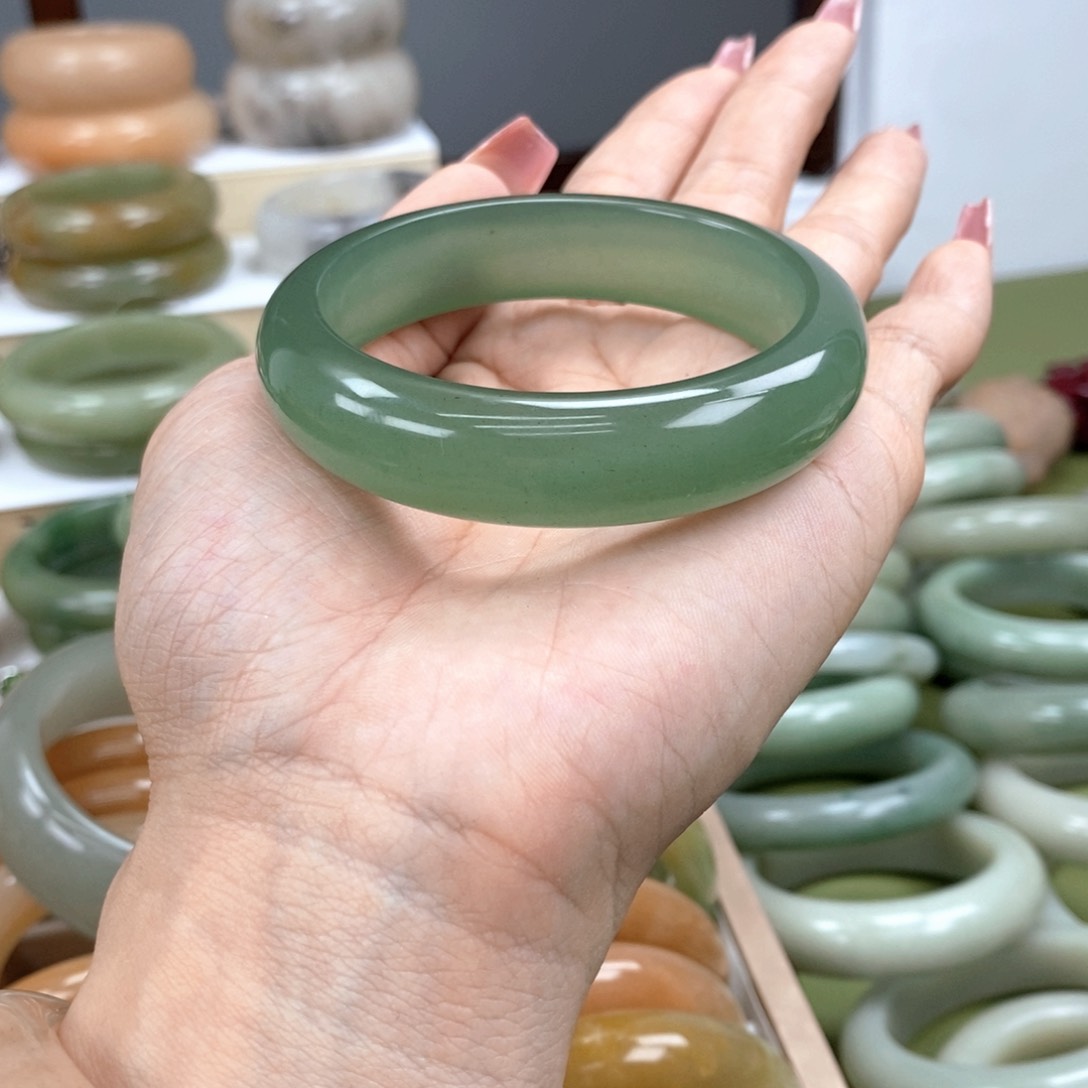 石英质玉手镯未镶嵌蜜**笑