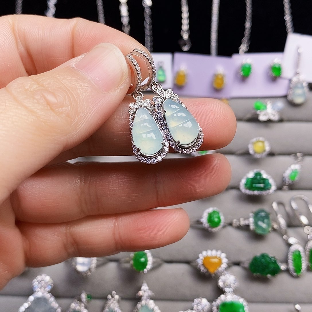 翡翠颈饰银S925镶嵌豆子耳环