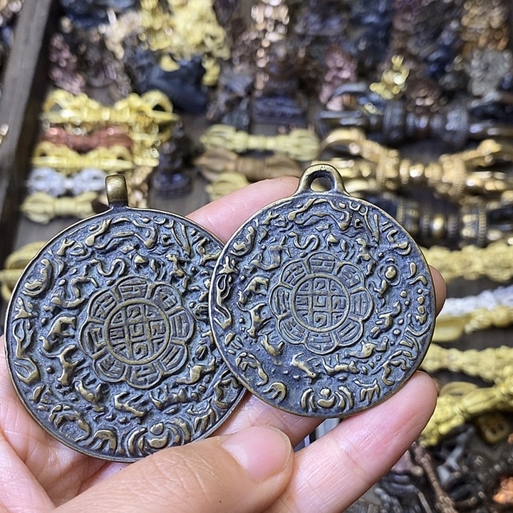 青铜福利福利背面有印子