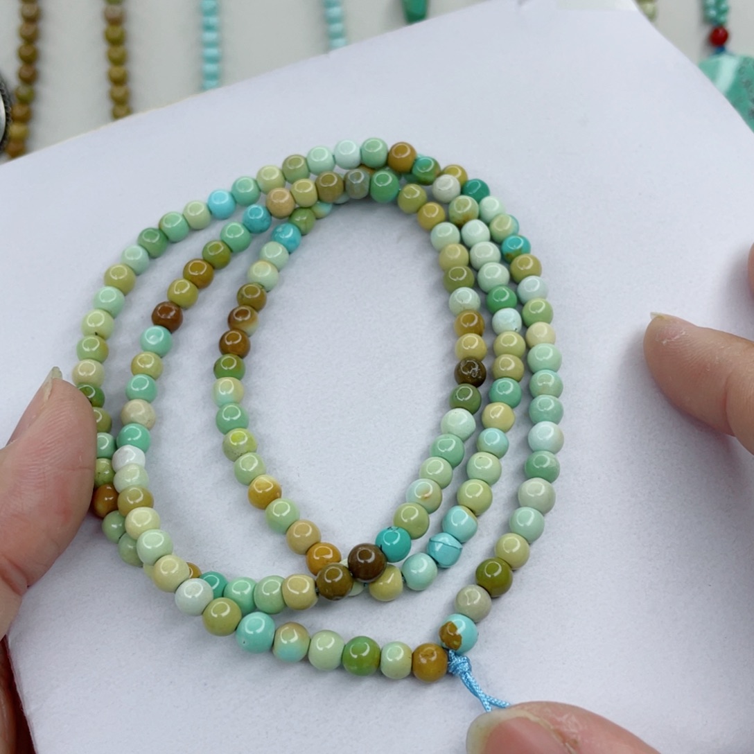 绿松石颈饰未镶嵌