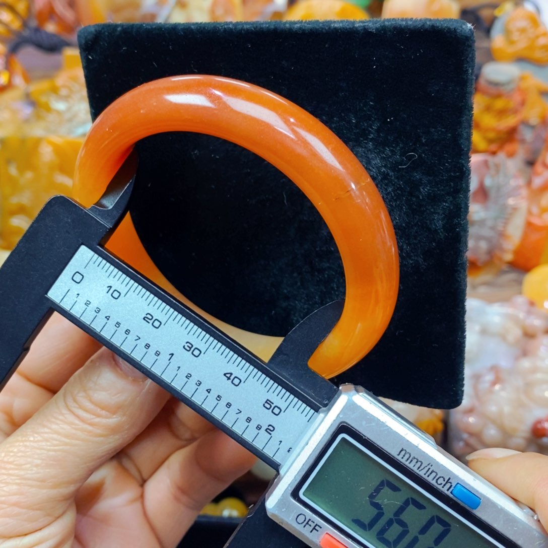 未镶嵌石英质玉（黄龙玉）颈饰