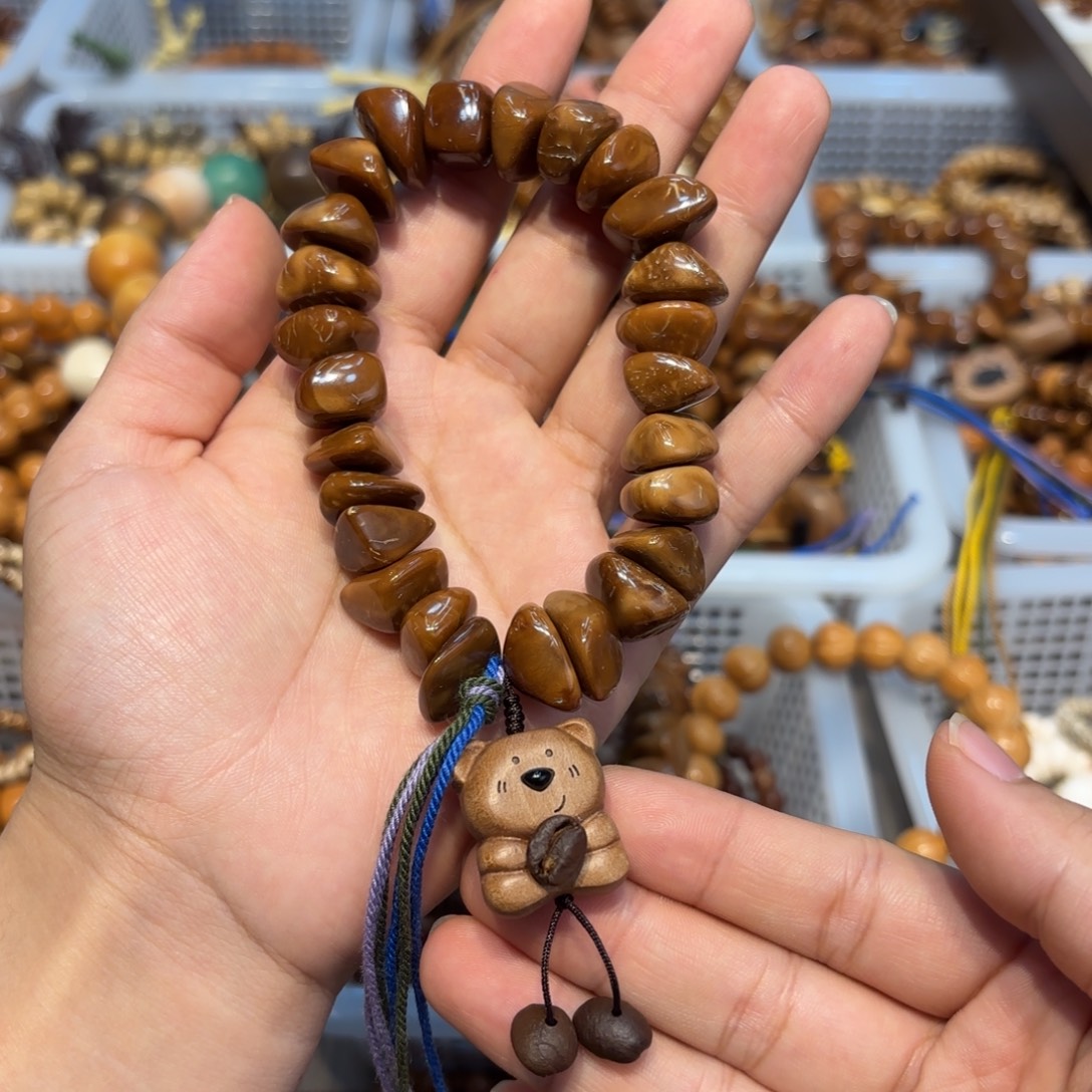 白玉菩提吊坠库克抱抱熊