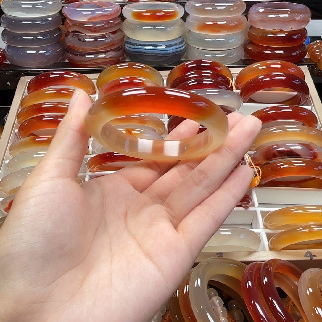 玛瑙/玉髓手镯未镶嵌?