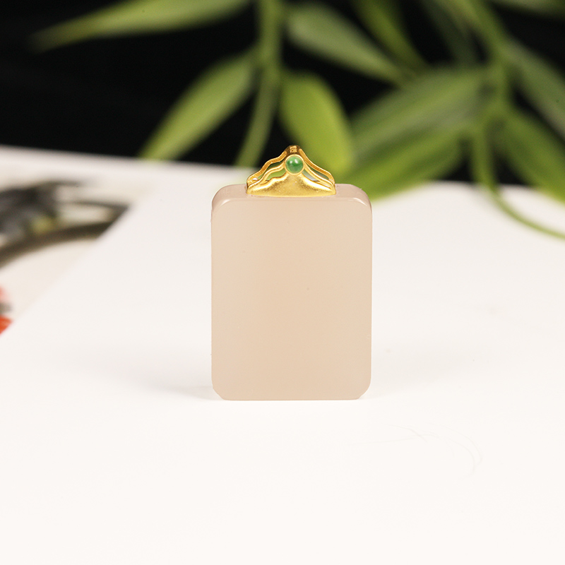 【叶叶珠宝】964 和田玉藕粉平安无事牌18k金锁骨链吊坠20*15*4.8