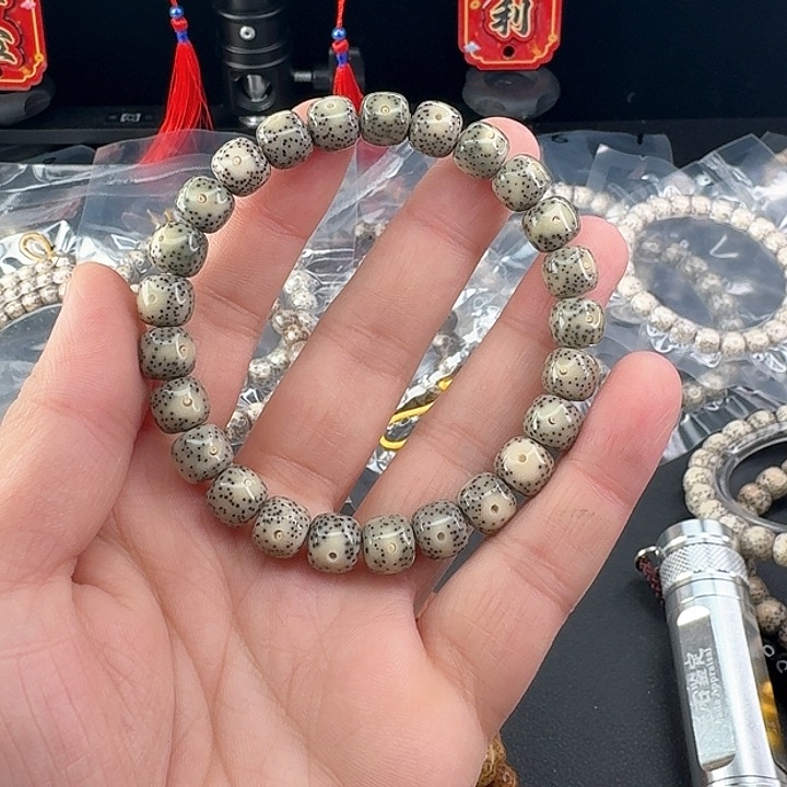 星月菩提手串同枝果石玉料