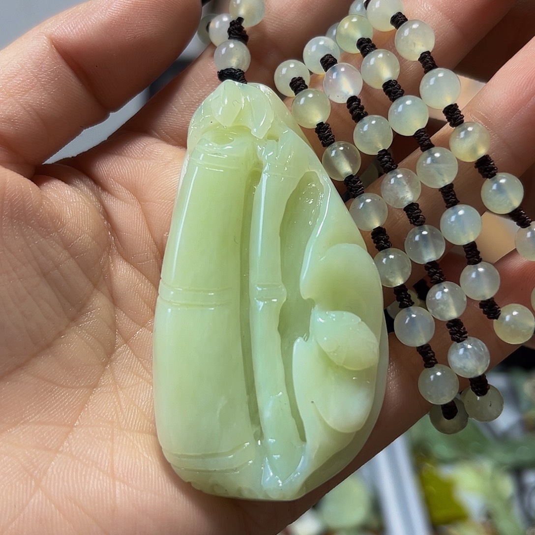 蛇纹石玉未镶嵌颈饰