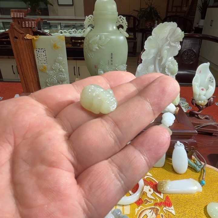 和田玉（青白玉）未镶嵌颈饰
