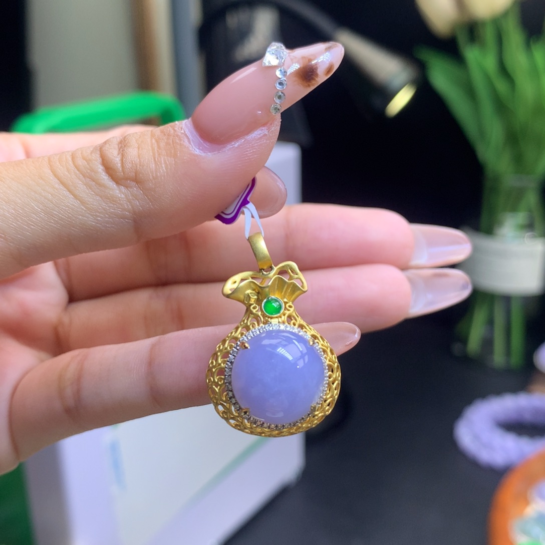 翡翠18K金镶嵌颈饰