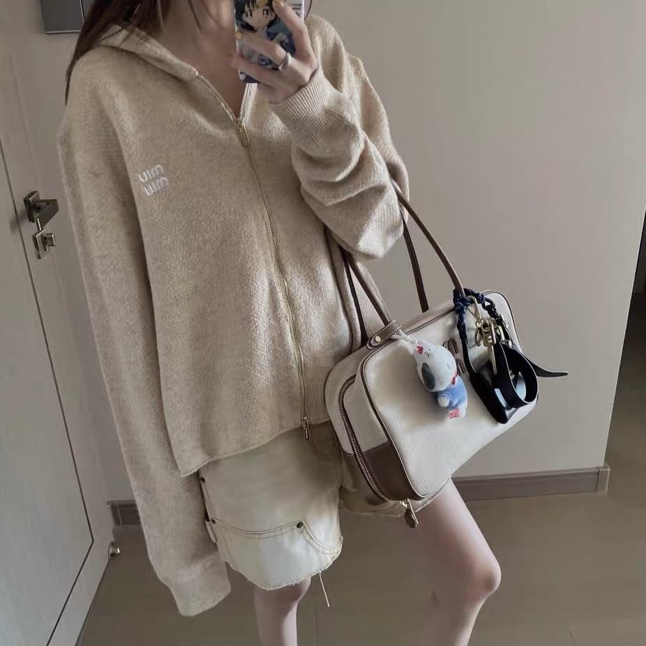 99新 MIU MIU/缪缪 A100021/卡其色连帽开衫/尺码38