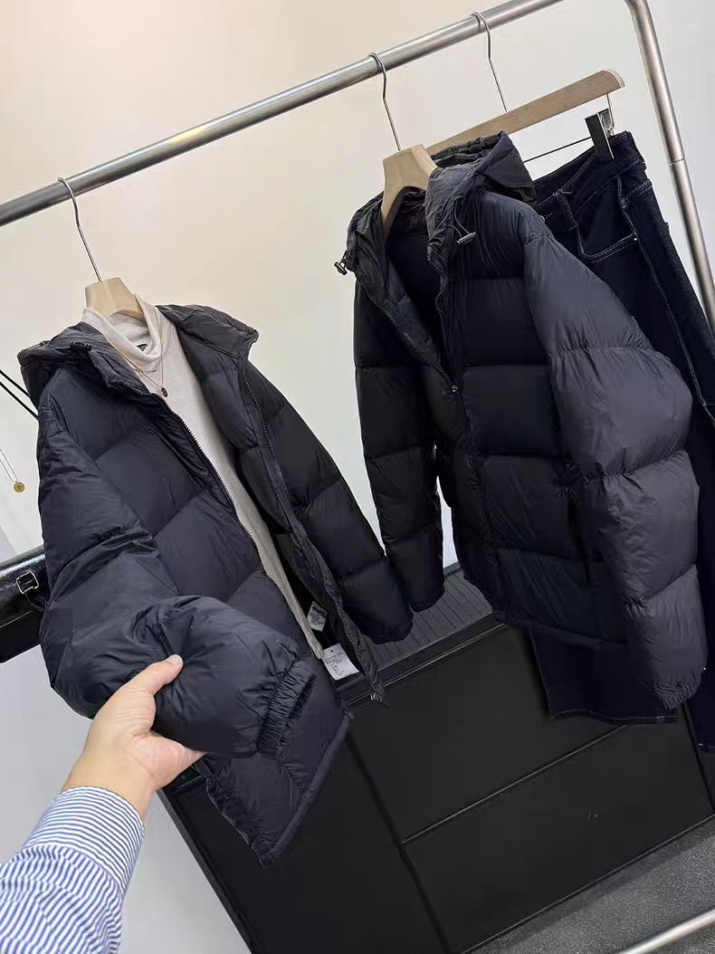冬季新款黑色情侣简约连帽羽绒服 高蓬松防水锦纶面料加厚羽绒服