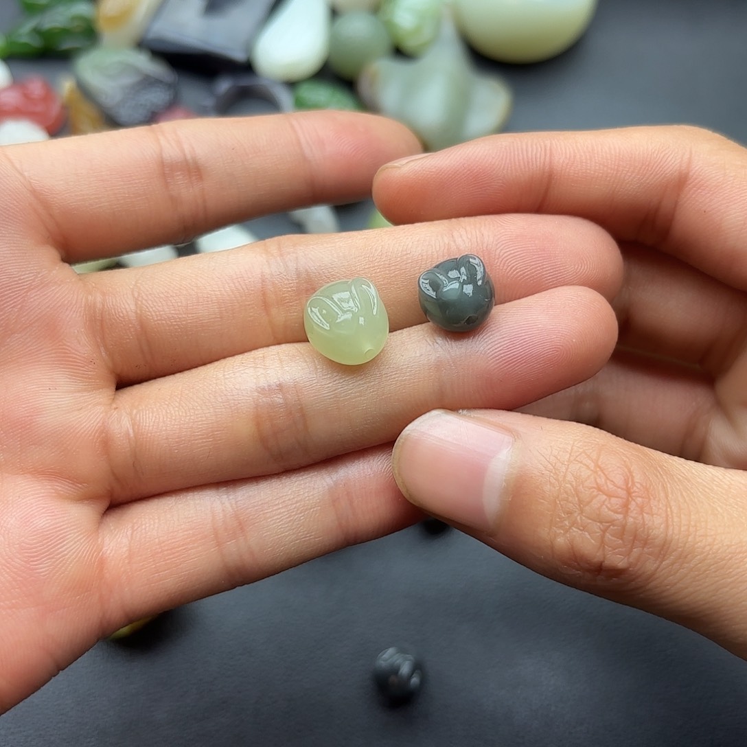 阿***ヾ和田玉未镶嵌颈饰