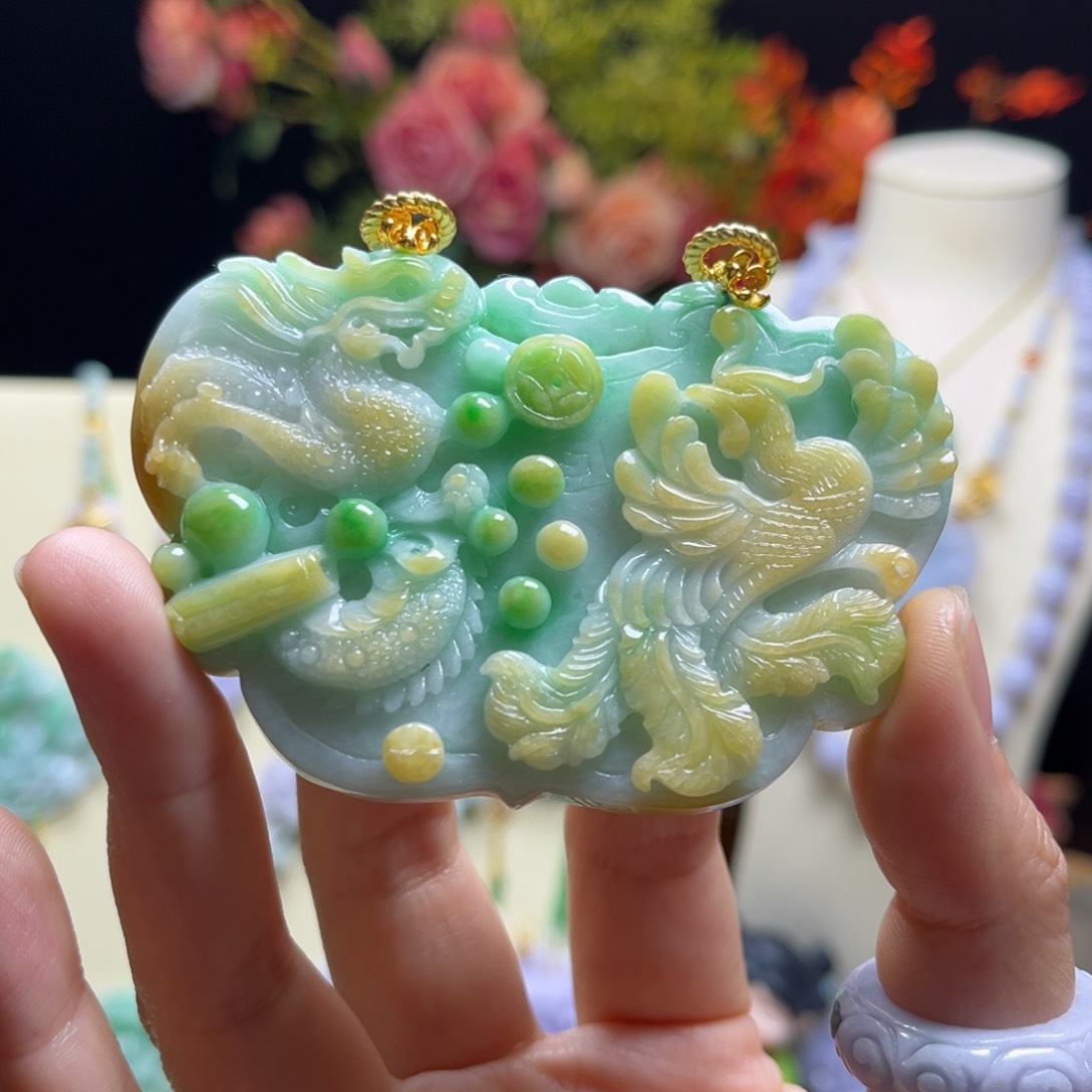 翡翠颈饰未镶嵌龙凤