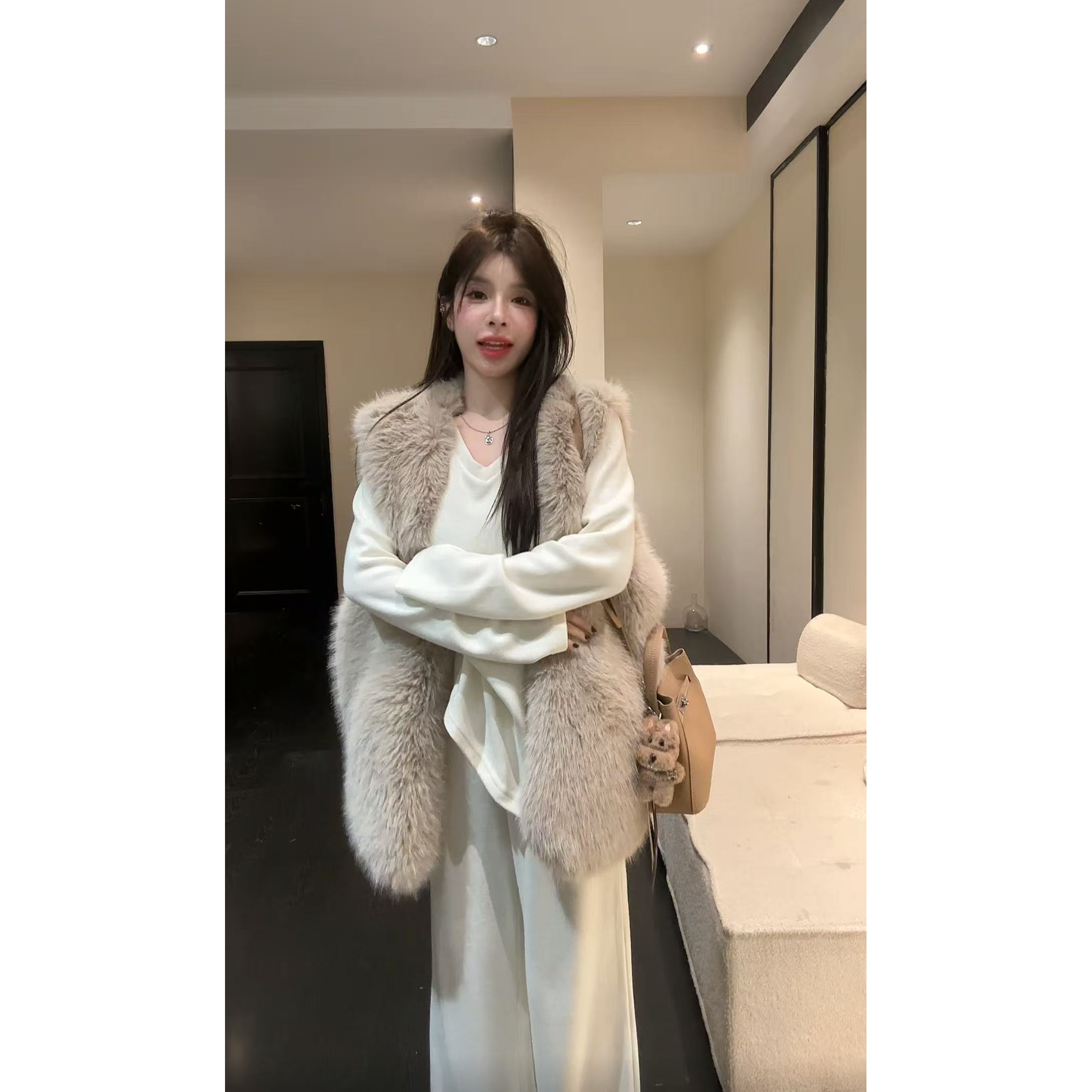 【HuiHui】韩版简约风毛毛外套无袖慵懒（L0275）