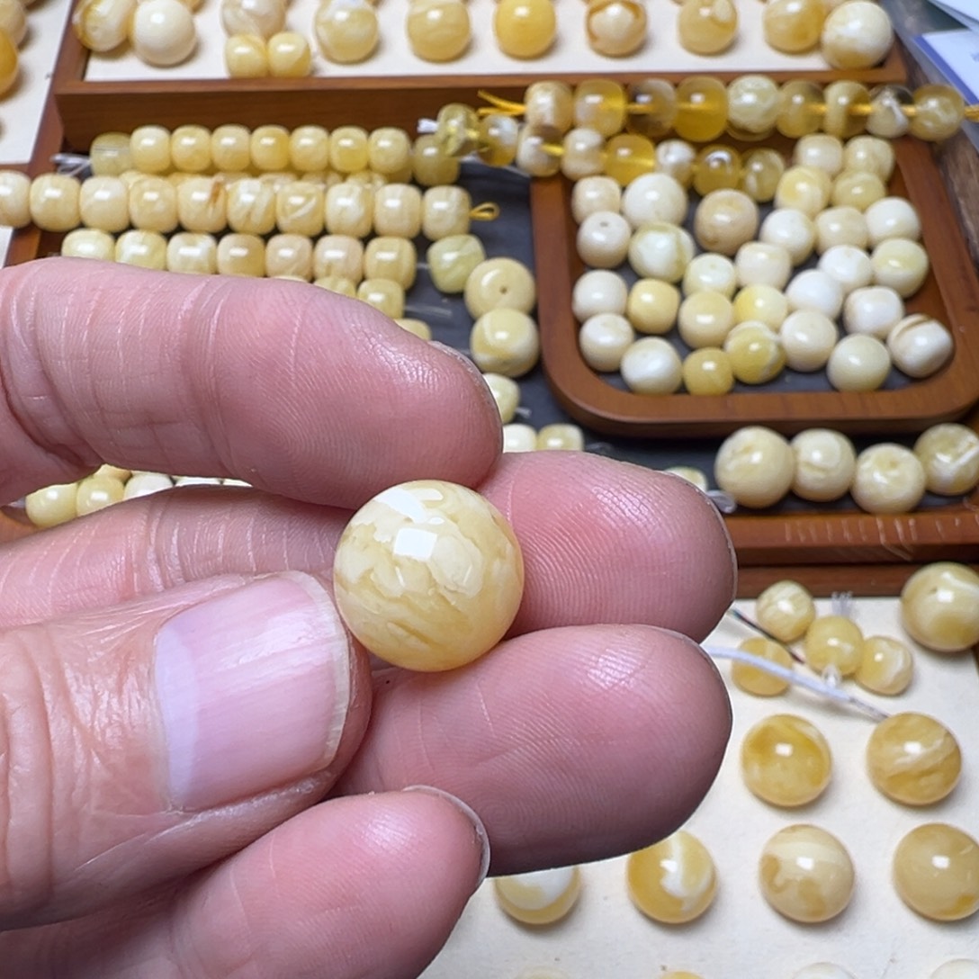 张***艺琥珀未镶嵌裸石琥珀蜜蜡