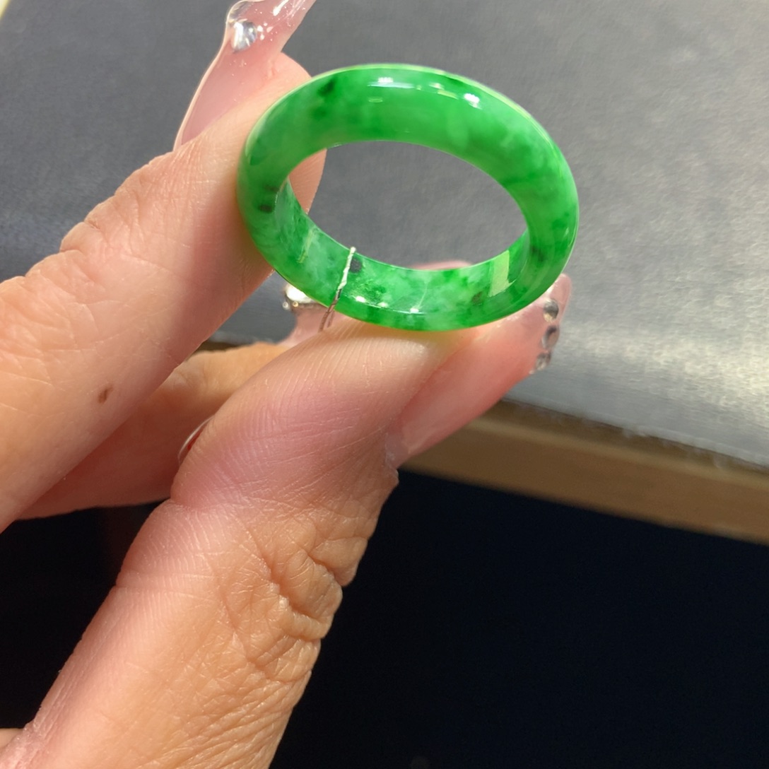 翡翠戒指未镶嵌翡翠