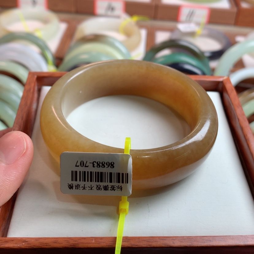 【闪购商品】和田玉手镯未镶嵌56