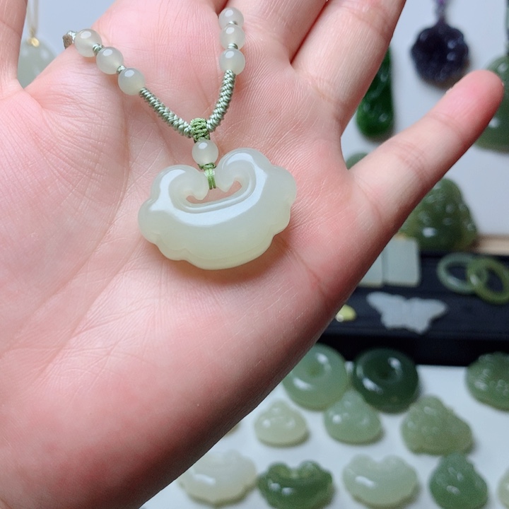 和田玉未镶嵌吊坠