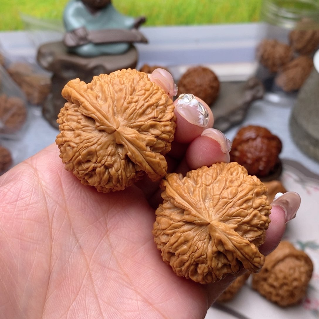 【闪购商品】文玩核桃把件白狮子