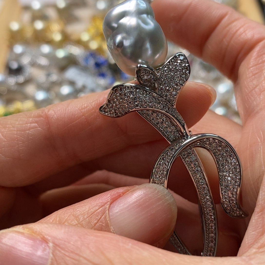 海水珍珠胸饰合金