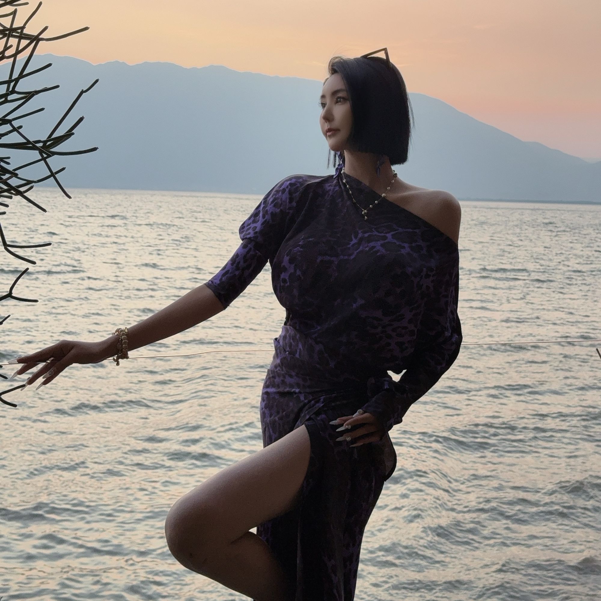 DOUWU【夜夜人生】紫色一字肩豹纹连衣裙LYQ13566