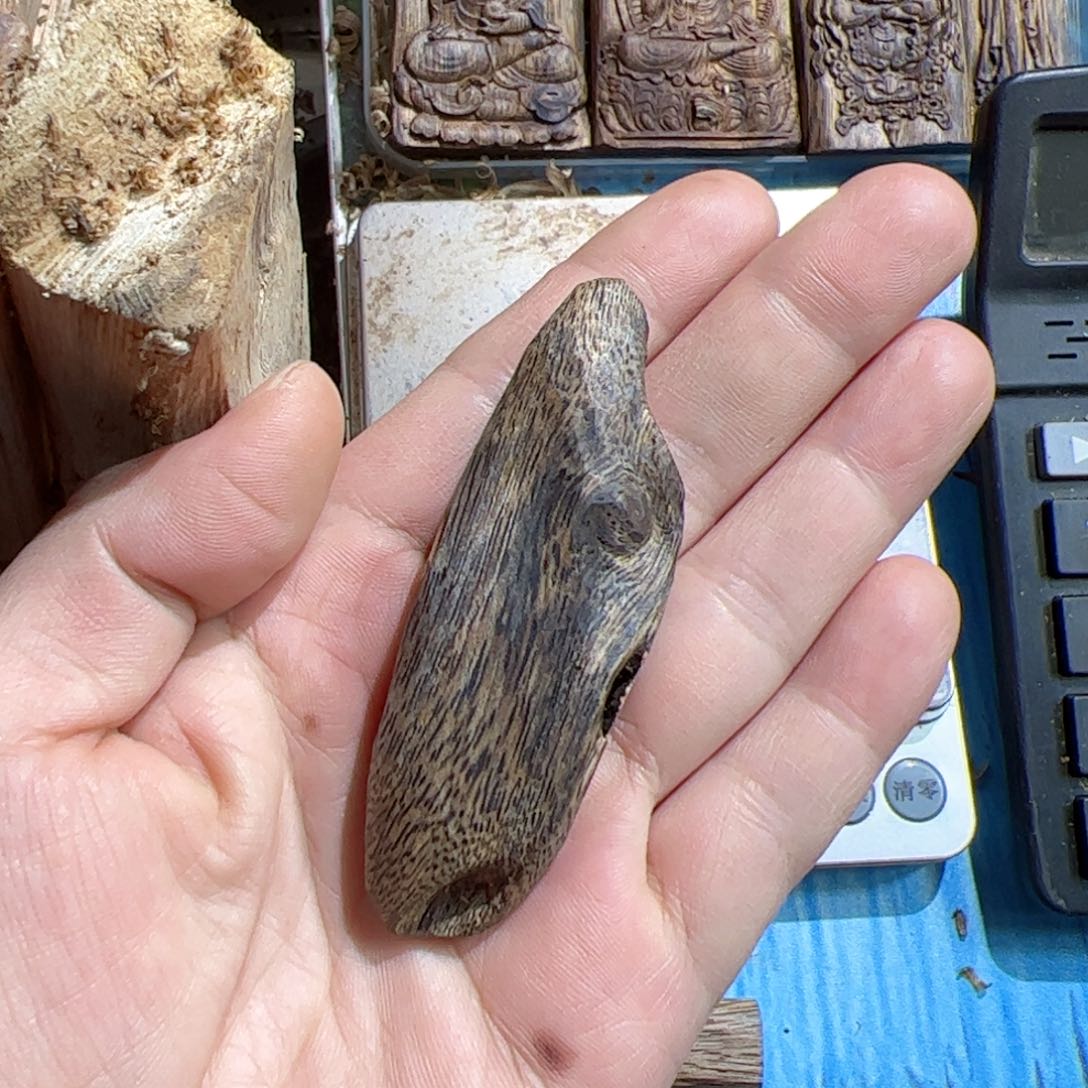 沉香吊坠绿棋素牌11.8克