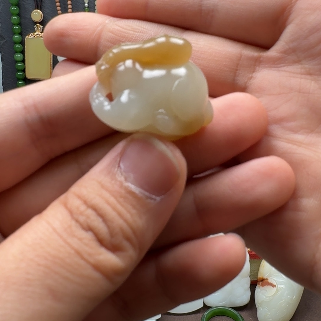 和田玉未镶嵌耳饰