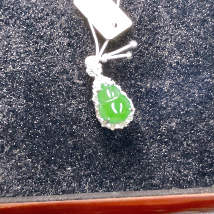 翡翠颈饰未镶嵌12，