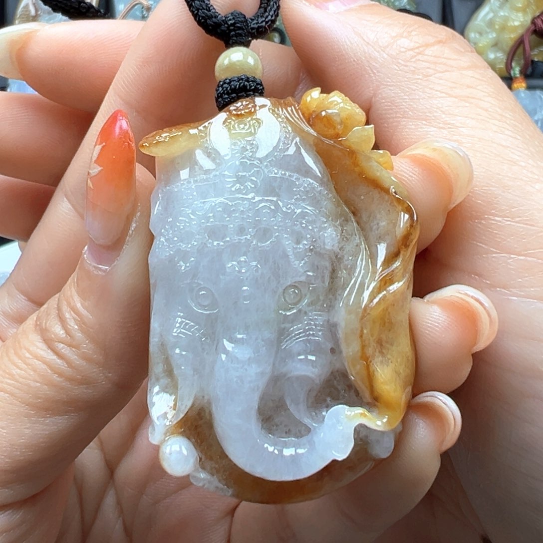 翡翠颈饰未镶嵌 象神