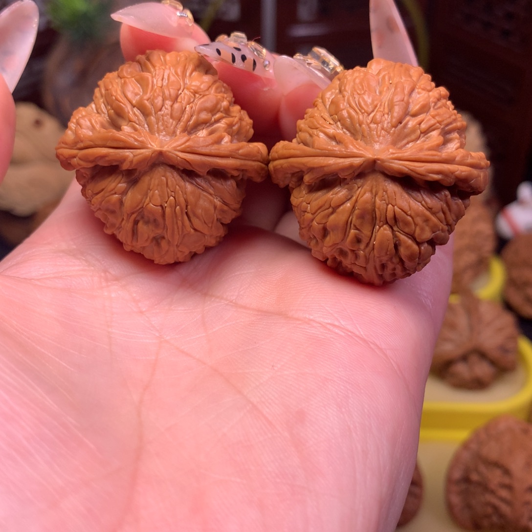 文玩核桃吊坠白狮子手念35精品