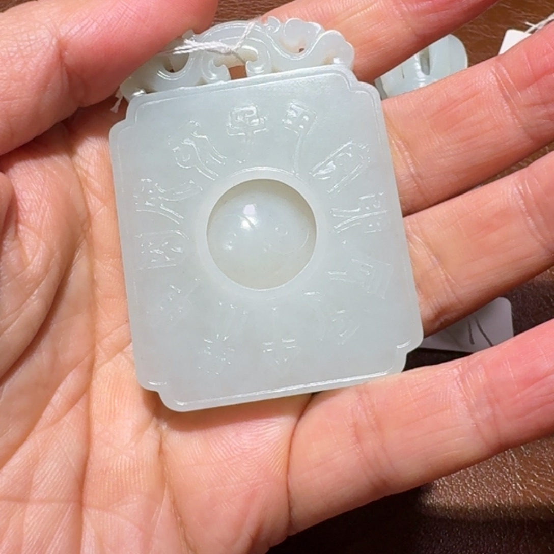 和田玉未镶嵌把件