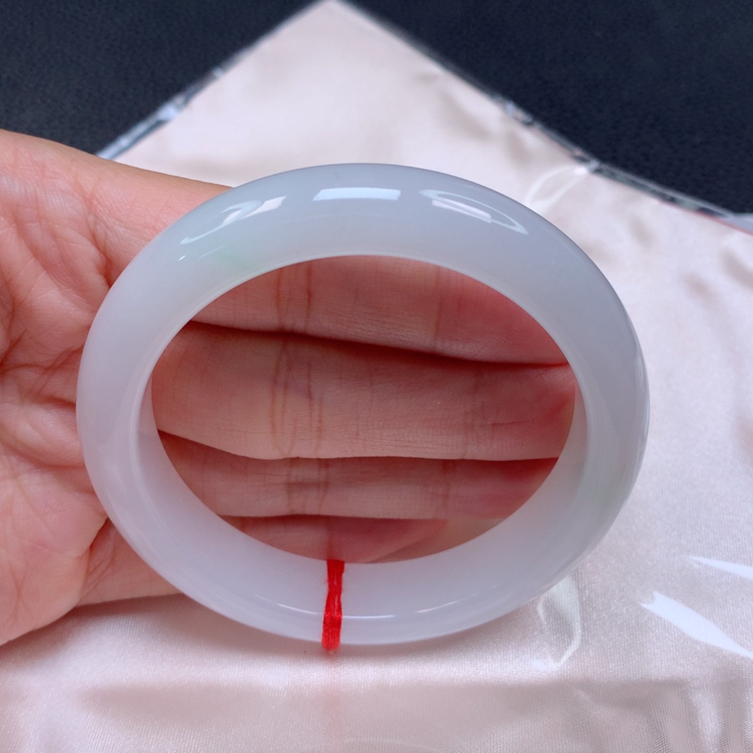 翡翠手镯未镶嵌天然