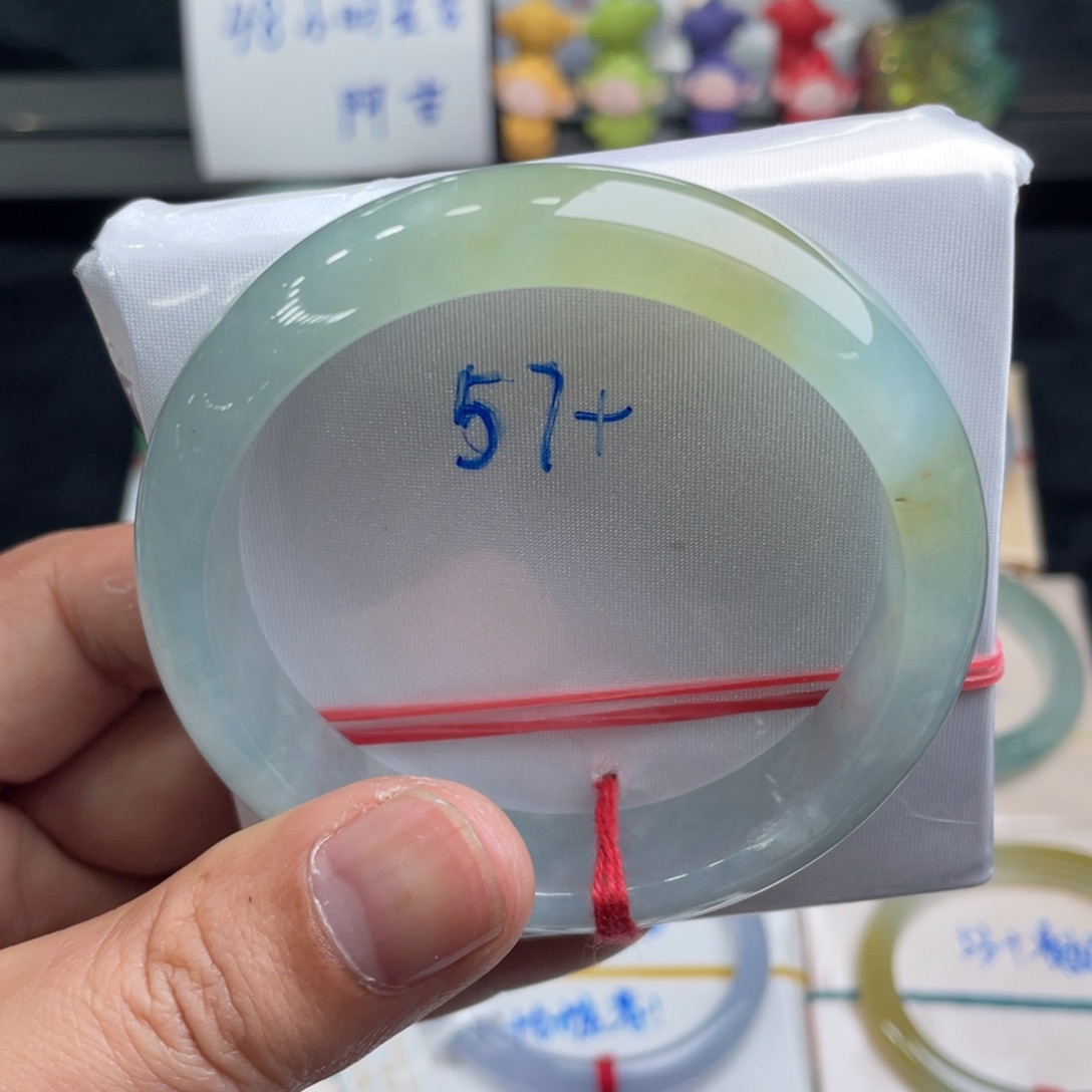 翡翠手镯未镶嵌翡翠手镯