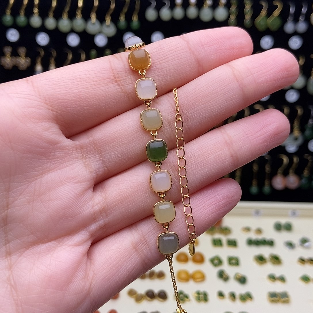 兔***突和田玉银S925镶嵌耳饰