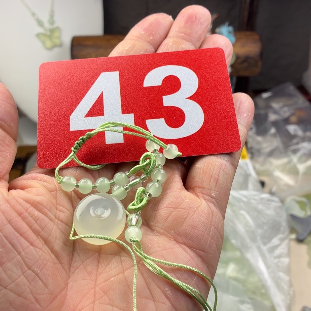 天***蓝蛇纹石玉合金吊坠