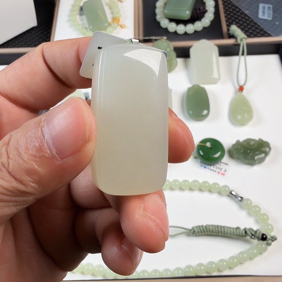 和田玉未镶嵌颈饰