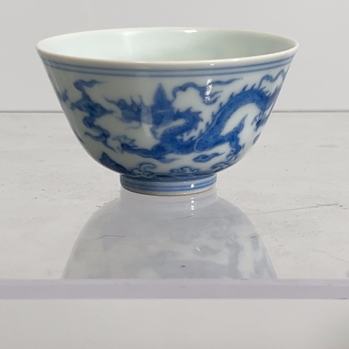 杯，****文一个青花龙纹小杯