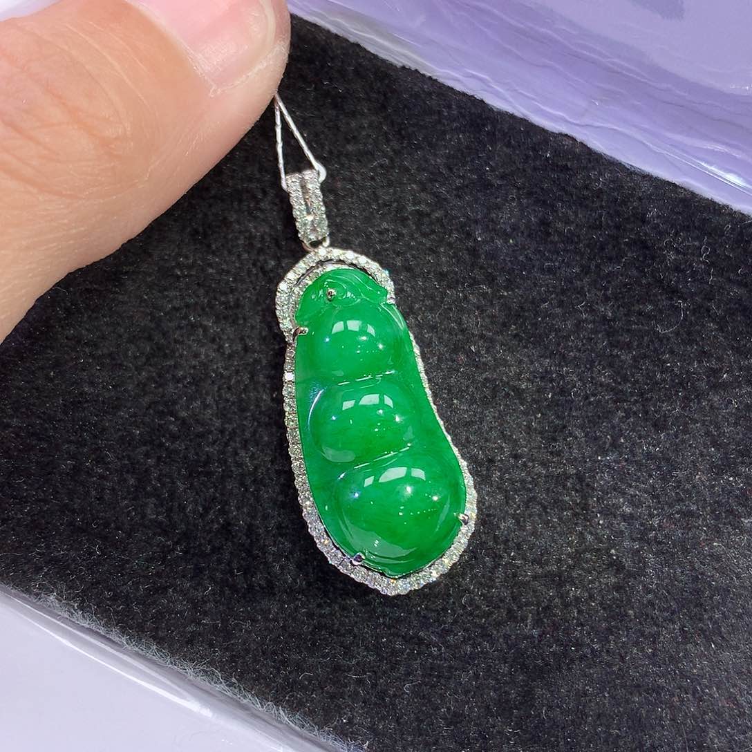 翡翠18K金镶嵌吊坠(赠链)室****