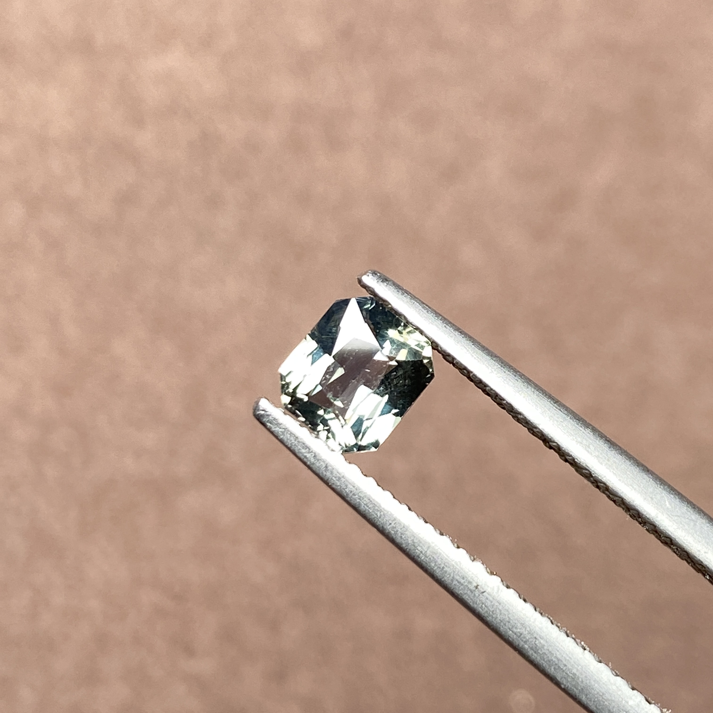 22K614 无烧绿色蓝宝石 1.03克拉